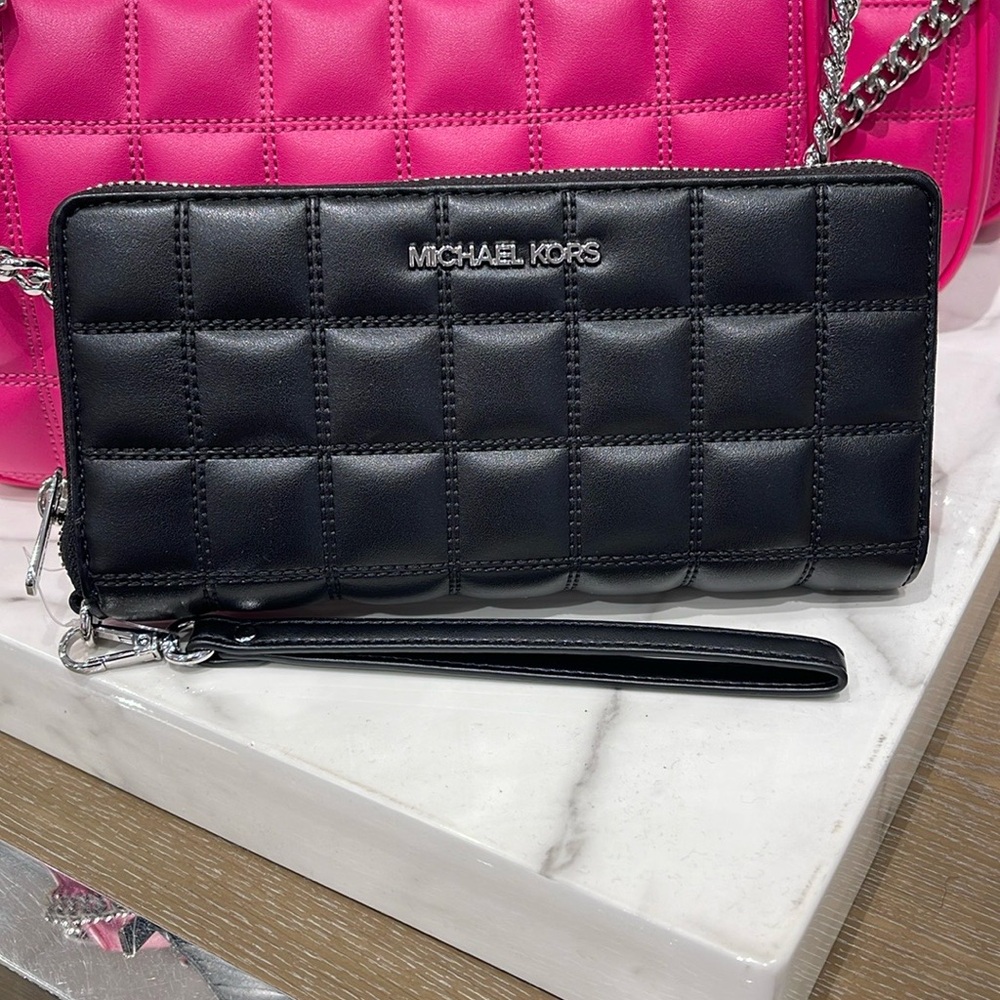 MICHAEL KORS Continental Wristlet Phone Case Wallet
Black
NWT - Picture 5 of 16